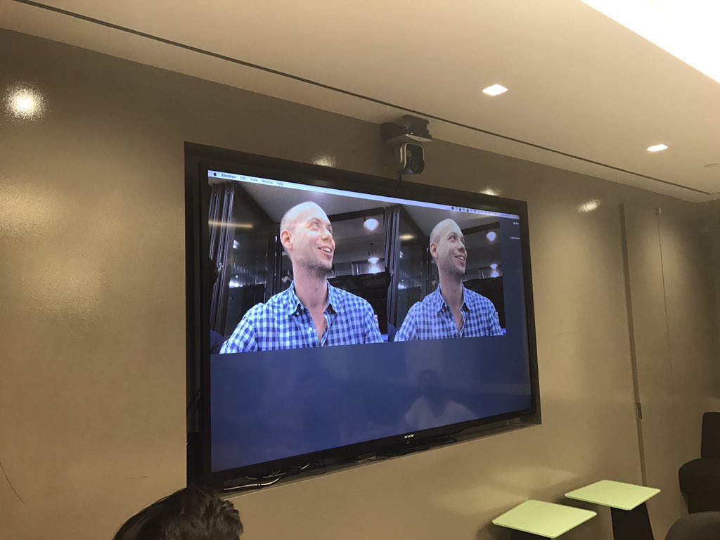 gautam's tweet image. Video split screen 👯‍♂️