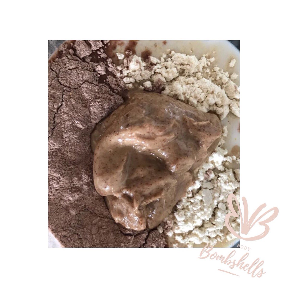 BOMBSHELLES's tweet photo. As it's Fridayyyyy I'm treating myself🙌🏻
Half chocolate &amp; half Vanilla BB Powder🍩🍦
+ spoonful of peanut butter🙊👌🏻

Perfect start to the day✨ https://t.co/gJENZ0VQpq