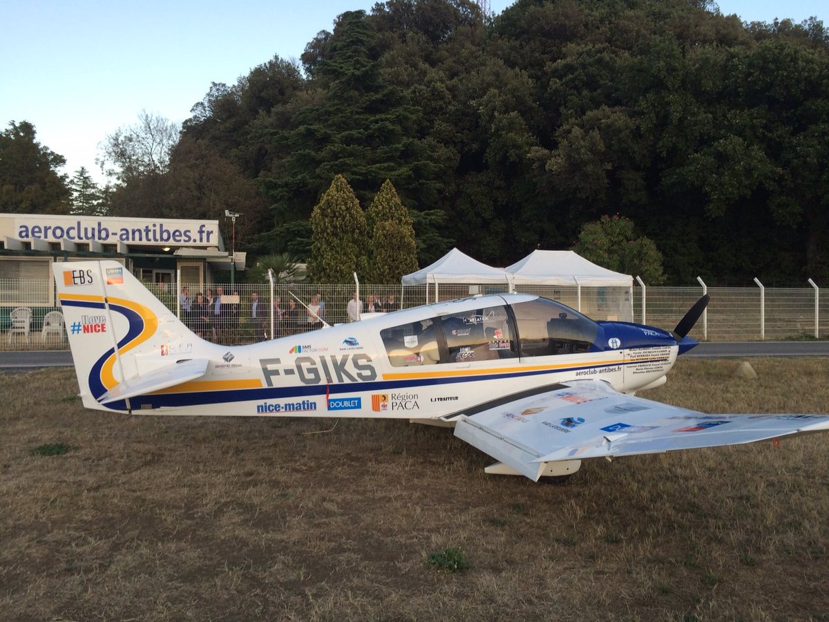 pubobjet's tweet image. L'Agence Tapis Rouge soutient un équipage participant au Raid-Latécoère 2017 ! ✈️ #GrandProjetHumanitaire #ToulouseToDakar 🇫🇷🇸🇳
