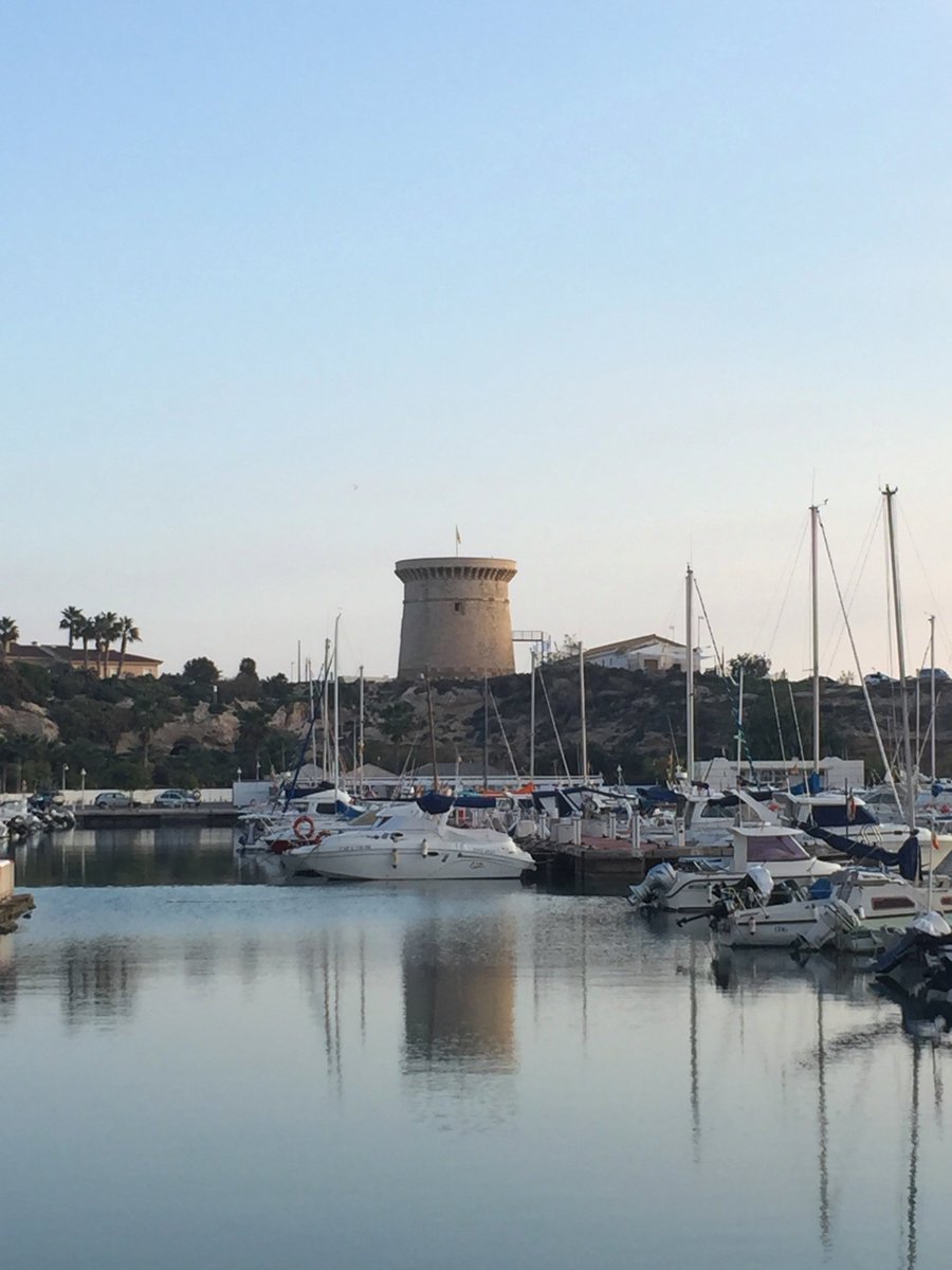 CampelloTurismo's tweet photo. Nos encanta pasear por el puerto,y sentarnos un rato a disfrutar de la calma.Sólo se oye el tintineo de los mástiles ¡qué paz! 😍
#ElCampello https://t.co/30pX7UEzwQ