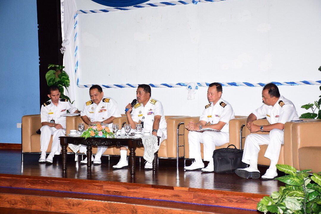 Talk and Discussion: Role of Senior Rates Among Trainer As Well RMN Transformation 15 to 5. <a href="/mykamarul/">Kamarul</a> @MPPL_TLDM <a href="/kdptldm/">KD PELANDOK</a> #NavyPeople