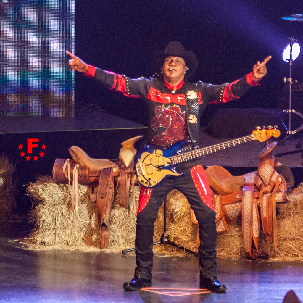 lofotografiable's tweet photo. @Grupo_Bronco en el @AuditorioPM #Bronco #BroncoEnAPM #PrimeraFila #Fotografiable
FOTOS => https://t.co/EiqsMzlMa3 https://t.co/RYa5tGkXWy