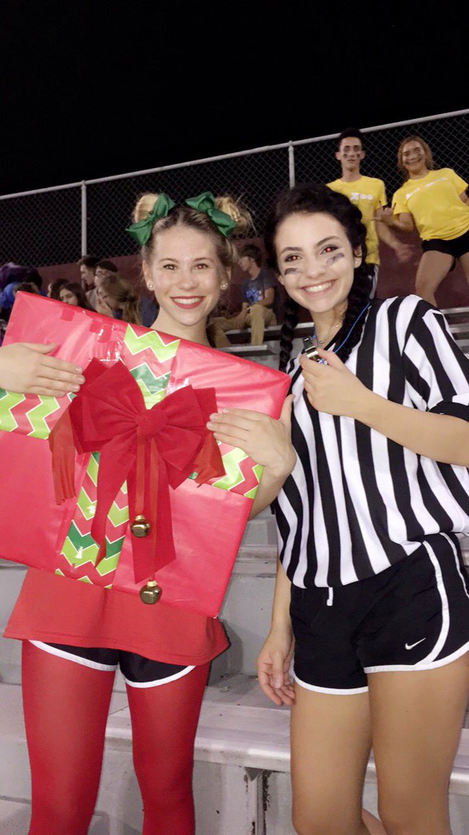 bridgetmarie00's tweet photo. #SHITCHYEAH #jollyjunyas ❤️💚 https://t.co/wfXJe9gPV1