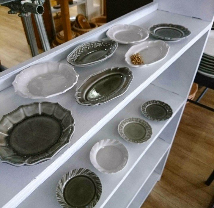 さびさび Twitterissa 素敵な器わたちと向き合う幸せな時間 明日9 16 土 から始まる 阿部慎太郎展のディスプレイで 土の記憶さん Tutinokioku に おじゃましています さて どんな風に仕上げましょう 阿部慎太郎 器 Zakka土の記憶 古道具さびさび