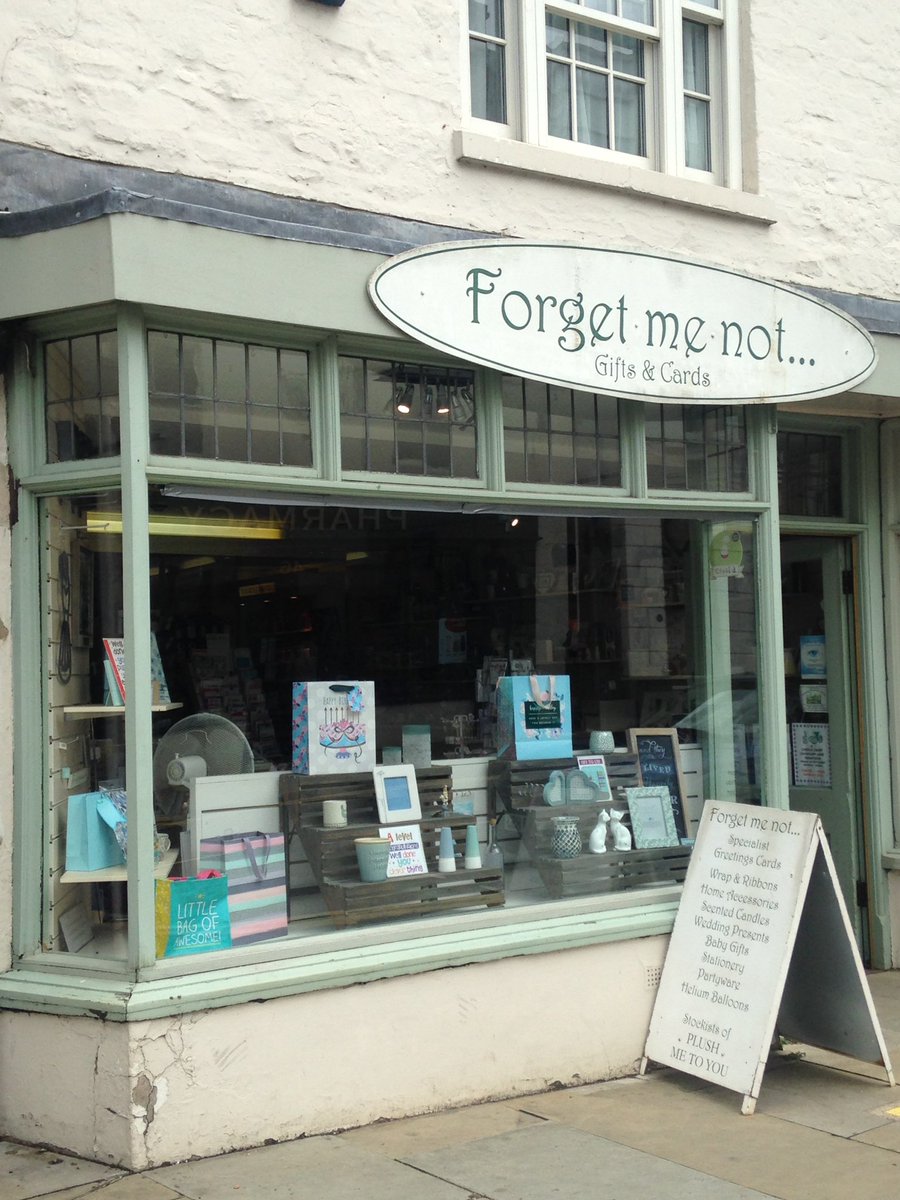 MsGDT1's tweet photo. Tempting treats in Thrapston with Michelle and @sarundschocs ! @CyrilService https://t.co/xDsPWG5RQl