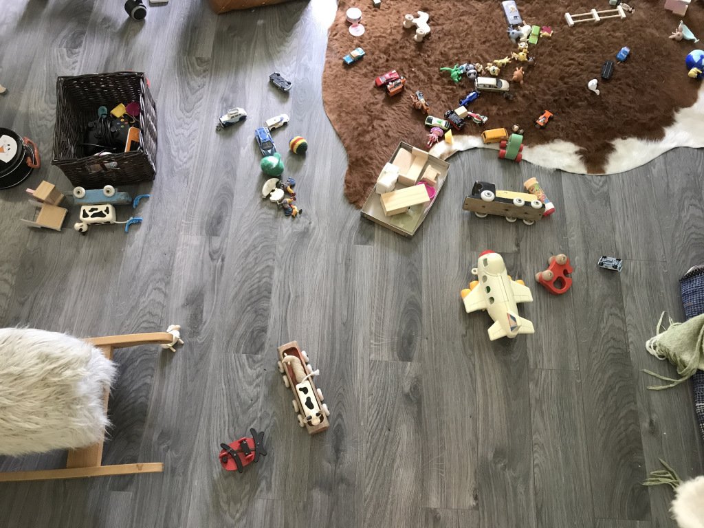 OravaConsulting's tweet photo. KonMari, pikkulapsi ja paikka kaikelle https://t.co/jYKXMRzSmg https://t.co/iYLlOAZC9L