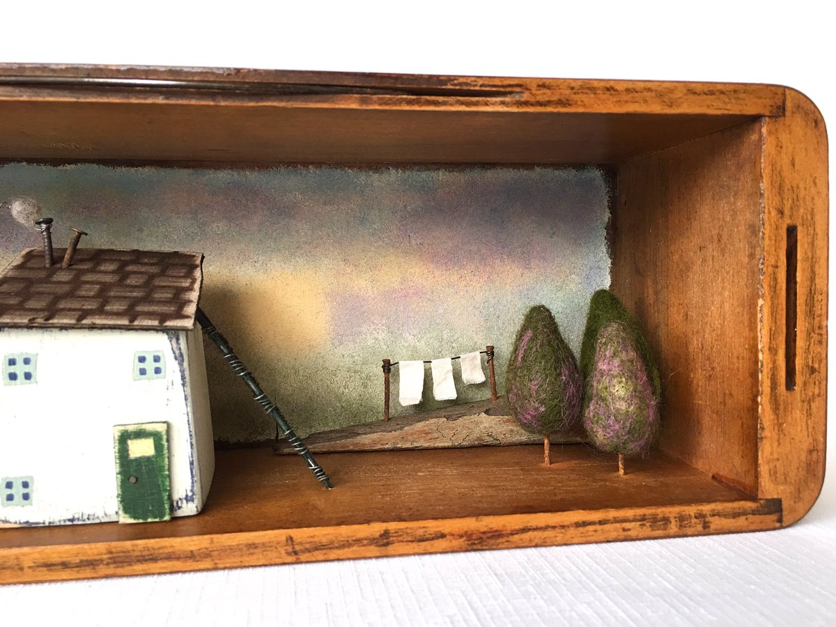 I am loving working with recycled Singer sewing machine drawers! etsy.com/shop/TildysRoom ❤️