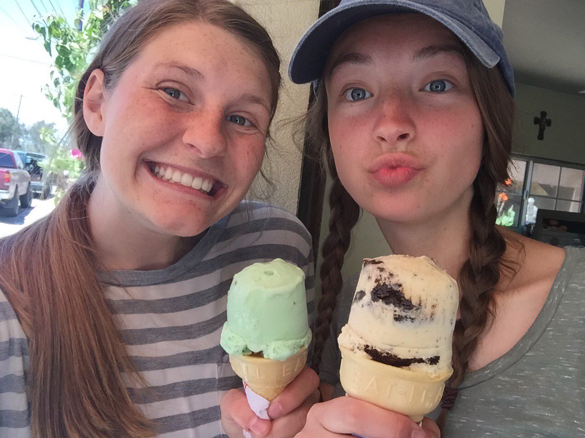 brihaderlie's tweet image. 19 years of em simps and I am not complaining one bit. HAPPY BIRTHDAY BEST VEST FRIEND