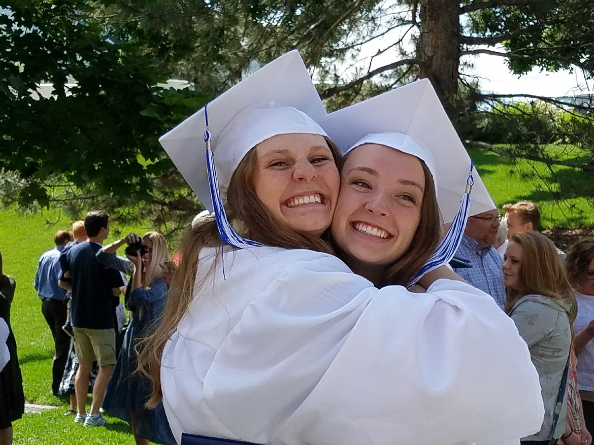 brihaderlie's tweet image. 19 years of em simps and I am not complaining one bit. HAPPY BIRTHDAY BEST VEST FRIEND