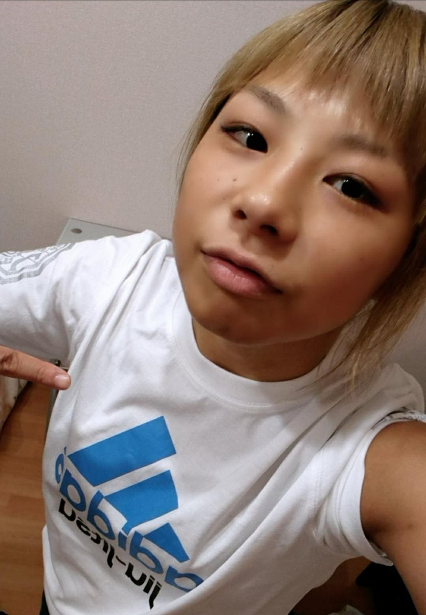 ayk917m's tweet photo. 竜虎M.M.A仁科様から練習着を提供して頂きました❤️
いつもありがとうございます！✨
試合に向けての追い込みも頑張ります👌💯
https://t.co/Zgn3pkw1l0
#PANCRASE
#adidasMMA https://t.co/vuV4Bgynud