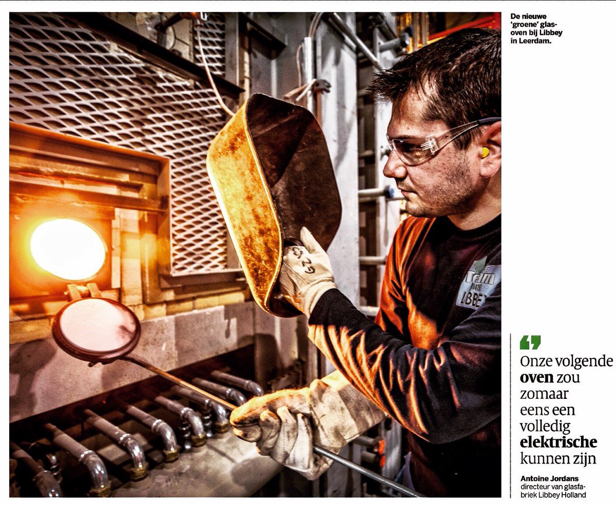 raymondrutting's tweet photo. Vandaag een mooie foto in serie groen in de @volkskrant .Een klassieker uit de leerdammer glasfabriek:) met @CanonNederland en #micpoint https://t.co/tpNGdrOpRr