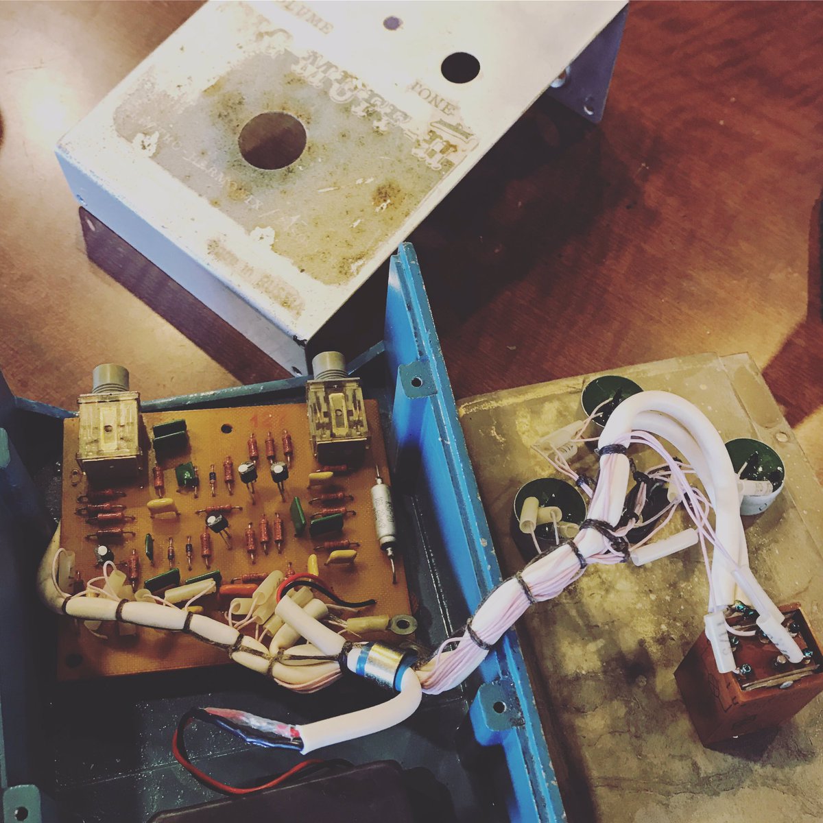 rinkun0224's tweet image. SOVTEKマフを修理中

#effector #BIGMUFF #SOVTEK #electroharmonix #エレハモ