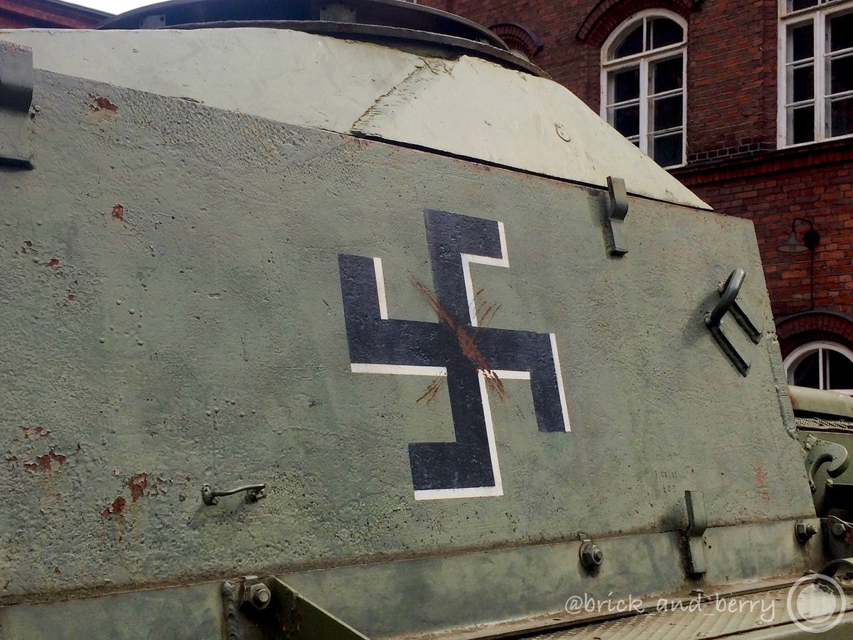 抄夏 ちなみに このフィンランド軍関係でよく見る卍を逆さにしたマークはナチスのアレではありません 似ているのでよく間違われますが こちらはハカリスティと言い 元はフィンランドにゆかりあるスウェーデン貴族の紋章だったそうです 幸福のシンボル 抄夏 ちなみに このフィンランド軍関係でよく見る卍を逆さにしたマークはナチスのアレではありません 似ているのでよく間違われますが こちらはハカリスティと言い 元はフィンランドにゆかりあるスウェーデン貴族の紋章だったそうです 幸福のシンボル