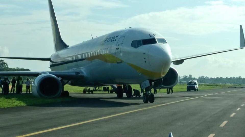 planefanside's tweet image. Jet Airways Boeing 737 suffered 'taxiway excursion'