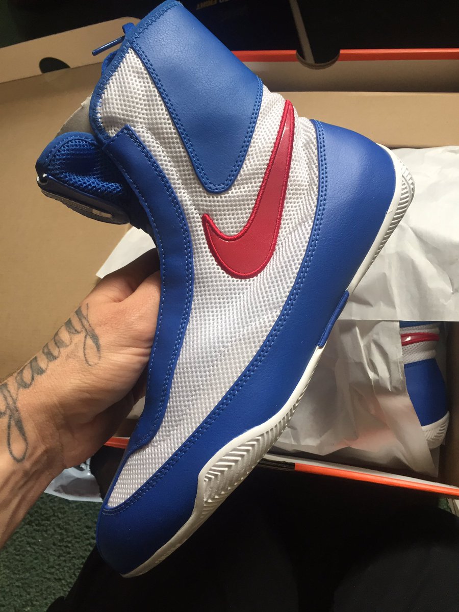 livelyukartist's tweet photo. @Nike @nikeboxing @geezersboxing New season = new boots 😂#nikeboxing #boxing #geezersboxing #newseason #letsgo👌🏻 https://t.co/9UyZ5GVo8f