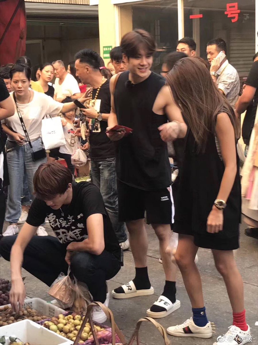 sugatheartist's tweet photo. 👀👀 https://t.co/CNwzATT0j7