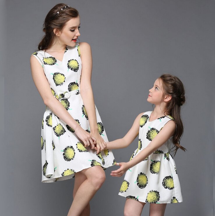 Clothes for mother and doughter , if you need pls add my whatsapp +86 13123181691