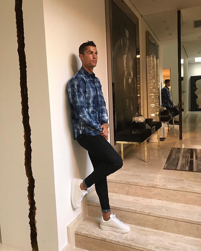 Cristiano Ronaldo en Twitter: "Bom dia✌️ https://t.co/YqFEGHhiXR" Twitter