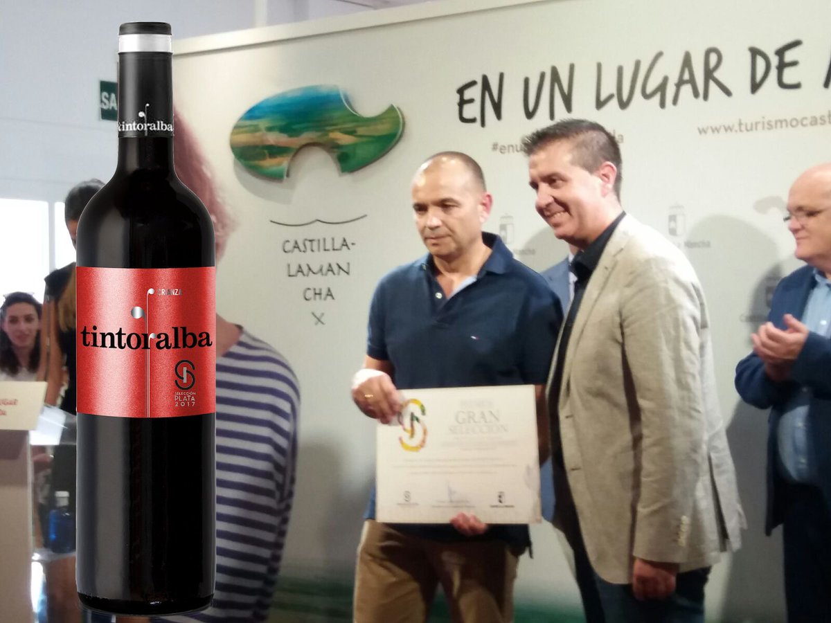 Nos entregaron el Diploma de la Medalla de Plata de los premios Gran Selección de Castilla la Mancha - Tintoralba Crianza 2013.