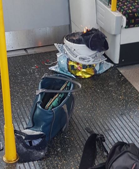 levante_emv's tweet photo. AMPLIACIÓN | Los testigos cuentan que la #explosión del #metro de #Londres se debió a una bolsa dentro de un vagón https://t.co/haq2XGBqqs https://t.co/Ba5epoqfbf