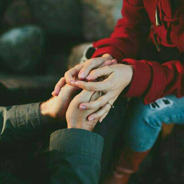 قالت
بين
دفء
أناملك
#خذ_راحتي
وسازرع لك
على الشفاه
قبلة الروح
احبها تحبني 
أنثى الخيال قلبي يحبك 
فكفى غياباً مُدللتي
#حبايبنا
#الصرح_الادبي