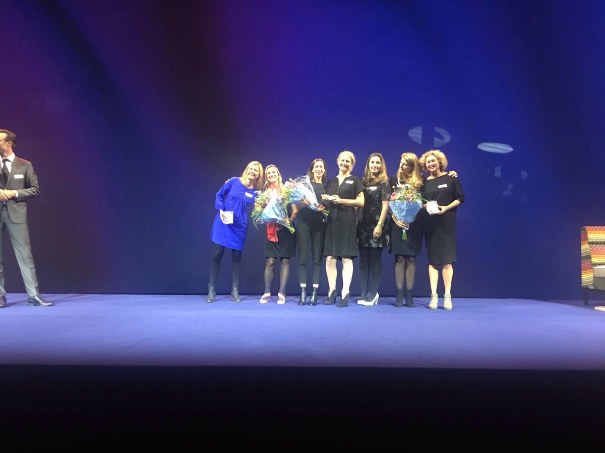 Marcommit's tweet photo. Trots op @DiePaulie en @MaartjeGrossouw, helaas geen award, maar wel een leuke avond! Gefeliciteerd @LVBNetworks #dpra2017 https://t.co/nb4Dy1r3rC