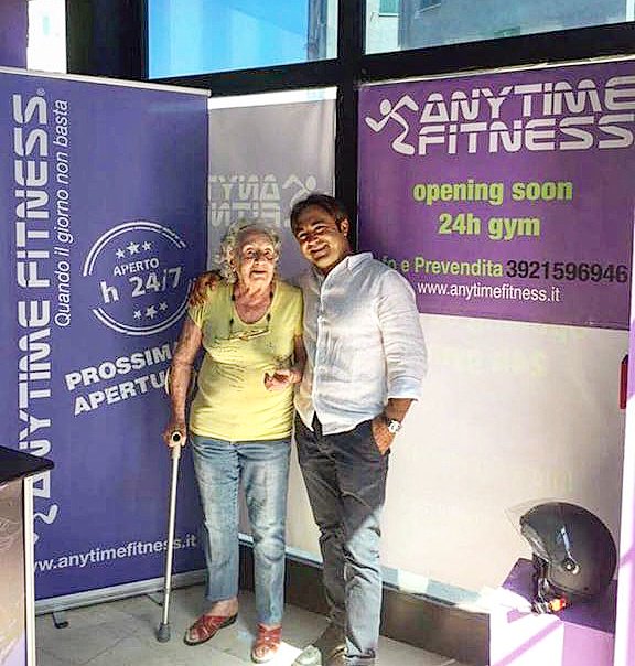 AnytimeFitITA's tweet photo. La famiglia Anytime Fitness Italia è lieta di dare il benvenuto alla nostra nuova giovane socia di 94 anni. #Anytimefitness https://t.co/DF8DAJc52S