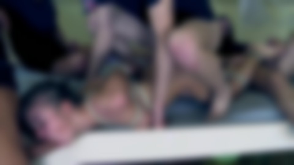 ffurbaneja's tweet photo. Mira el video viral FILTRADO de una jovencita de 18 años VIOLADA entre 4 hombres IMPACTANTE! -> https://t.co/aoVPXU02L3 - RT para mas videos https://t.co/kSgo6Sdye2