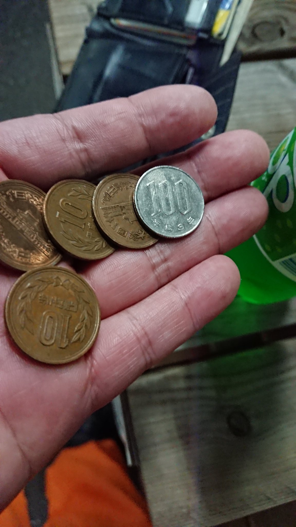 がぶ 房総日曜biker ワイとんでもない悪いことしてもうた 緑青で10円だまきったないのいっぱいあったから自販機にいっぱい お金いれてジュースかってお釣りできれいなお金にしてしまった 汚いお金を綺麗なお金に これがマネーロンダリングちゃんですね