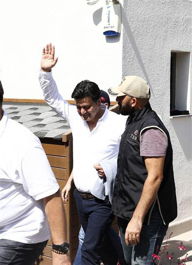 nrtnkc57's tweet photo. "Celal Çelik"
Bütün mesele 2 gün once Cnn de
17 25  tapeleride gerçekti ayakkabı kutuları da demesidir. https://t.co/2yzJ9CeW2a