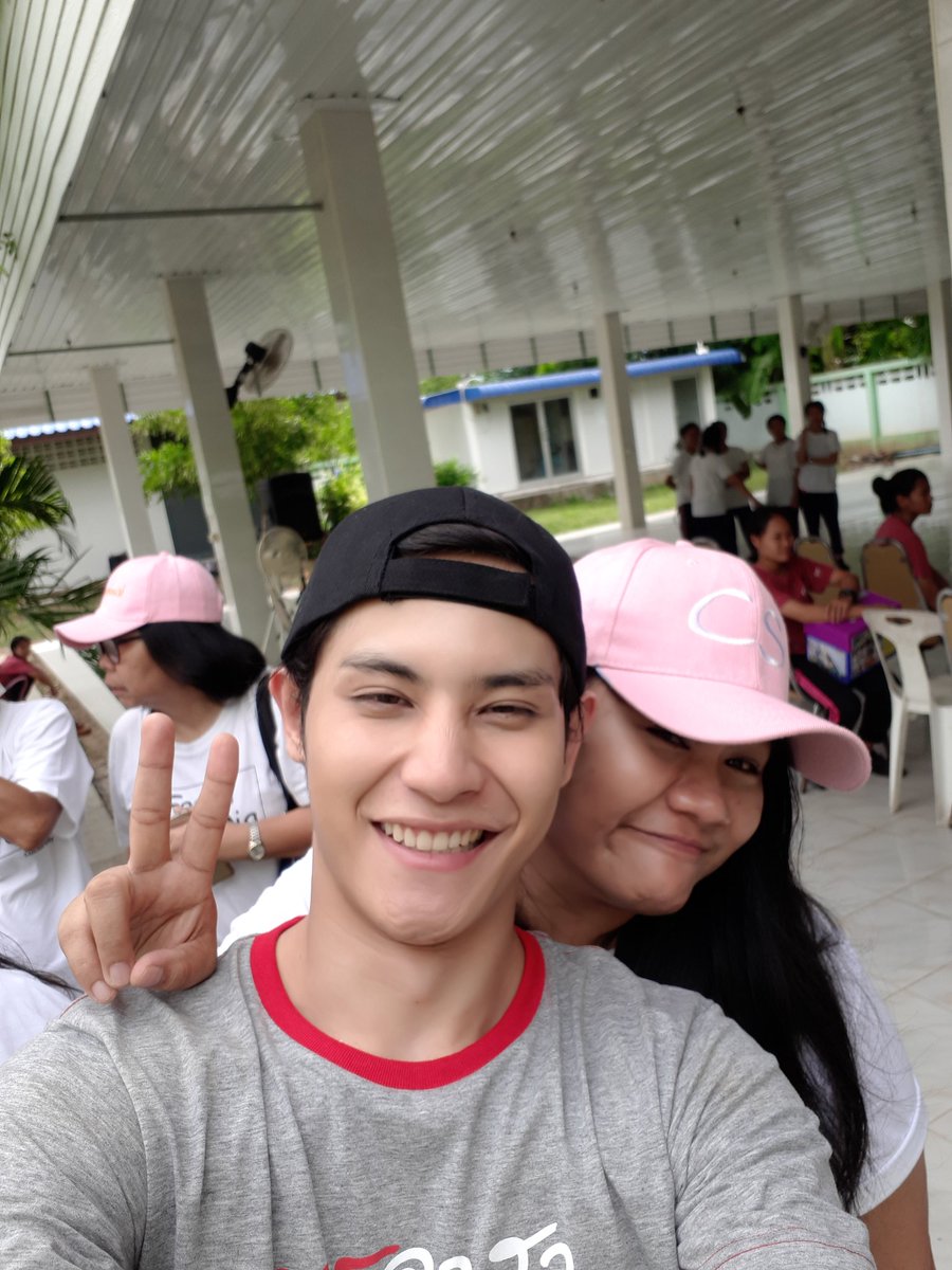 PuNnApAAA's tweet photo. แบบว่าบางทีพี่เจ้าก็เลี้ยวๆไปบ้างเนอะ😅😅😅 แหมๆรักอยู่น่าาาาา 
#ทรูอาสากาญจนบุรี
#ห้องสมุดในฝันเพื่อน้อง
#CusSaiFamily
#โฟกัสพลอยใส https://t.co/lLPqvsbHXA