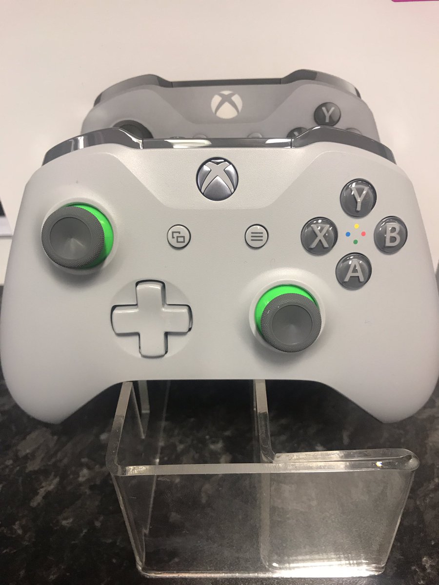 GAMEwhiterose's tweet photo. Check out these hot new Xbox One controllers!
#GrayGreen
#VolcanoShadow
#PatrolTech
Trade in your old pad to make 'em cheaper! https://t.co/QtUBdW7kdy