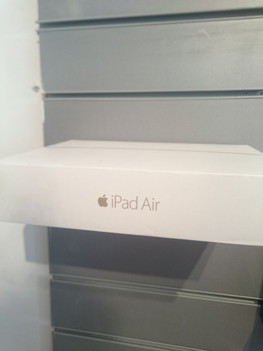 TechlabRepair's tweet image. They say an #Apple a day keeps the doctor away! That being said we have some great deals on #iPads and #iPhones. Check it out! #Techlab