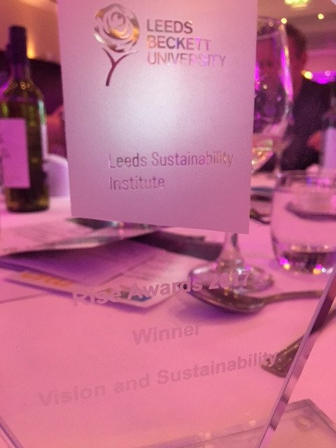 weare_21degrees's tweet photo. Our #RISEAward17 for Vision & Sustainability 🥂🏆🎉
https://t.co/aiMTNWRSYt #radicalretrofit #BuildingsasClimateAction @sobeebeckett https://t.co/t3WbcVFapX
