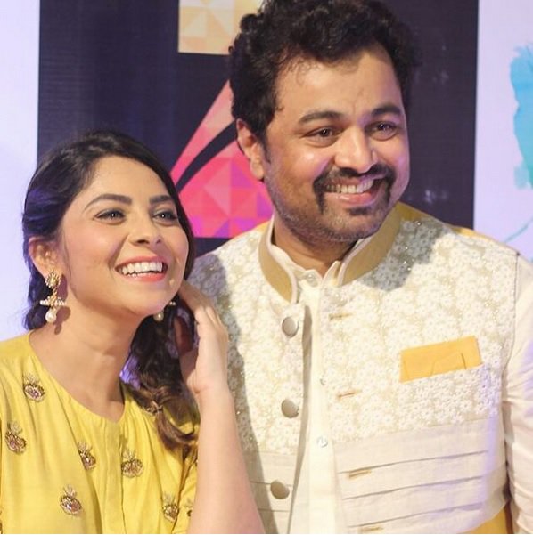 PuneTimesOnline's tweet photo. .@meSonalee and @subodhbhave enjoying all the praise coming their way after the success of #TulaKalnaarNahi https://t.co/xEMQwEXQKJ