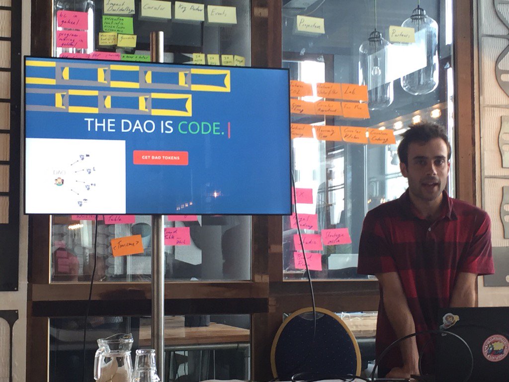 JosvanWinkel's tweet photo. Very brave endeavour of @FranciscoSants to explain the workings of Blockchain #14csi, we now have to design our own! https://t.co/LlzUpDA51D