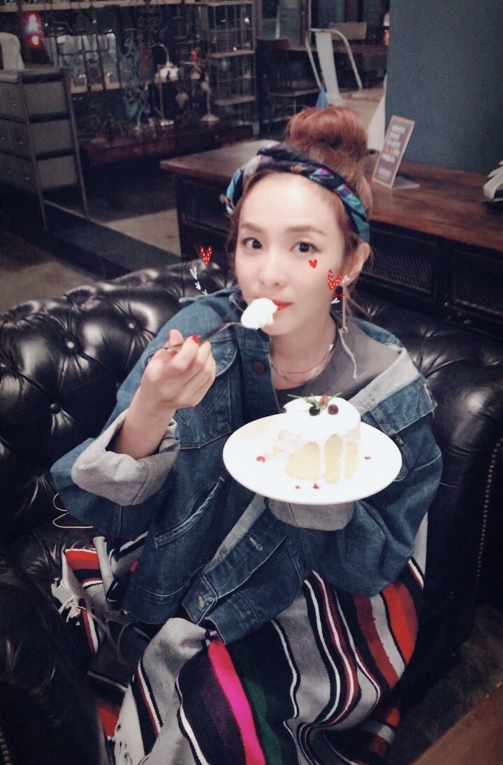 krungy21's tweet photo. 겟잇뷰티에서 배운.. 여친짤 😂😂😂 https://t.co/oX9YuxFd52