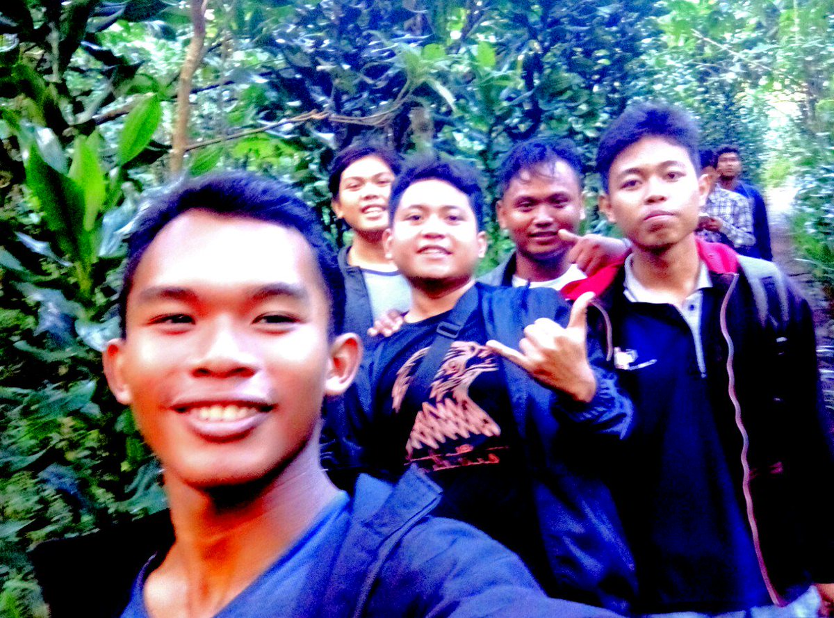 Suryaman_02's tweet photo. Blablabla . Haha
Ma(i)en bareng &amp; gk NUNDUK2
#Kuningan #TamanNasional #GunungCiremai https://t.co/WSURT4e5Kl