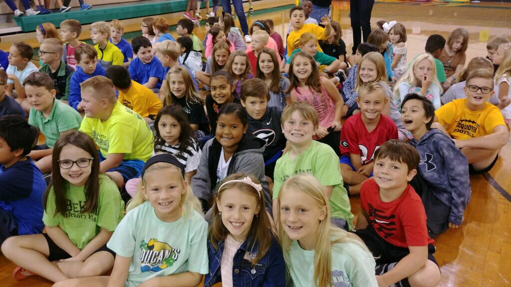 HFThunderbirds's tweet photo. Thunderbird Family meeting!
We are ALL wonders! #tbirdfam https://t.co/TrZuOqd2WB
