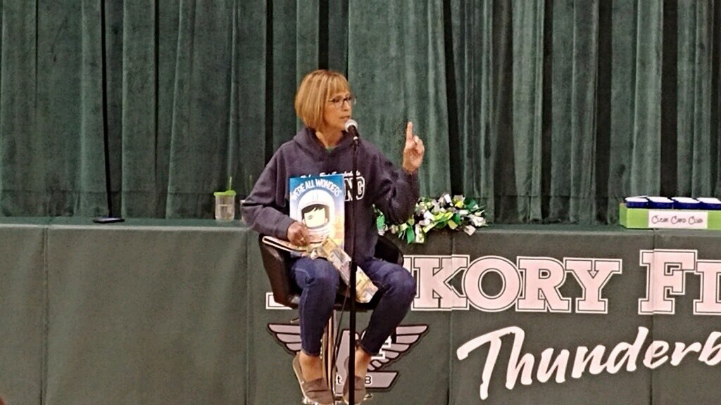 HFThunderbirds's tweet photo. Thunderbird Family meeting!
We are ALL wonders! #tbirdfam https://t.co/TrZuOqd2WB