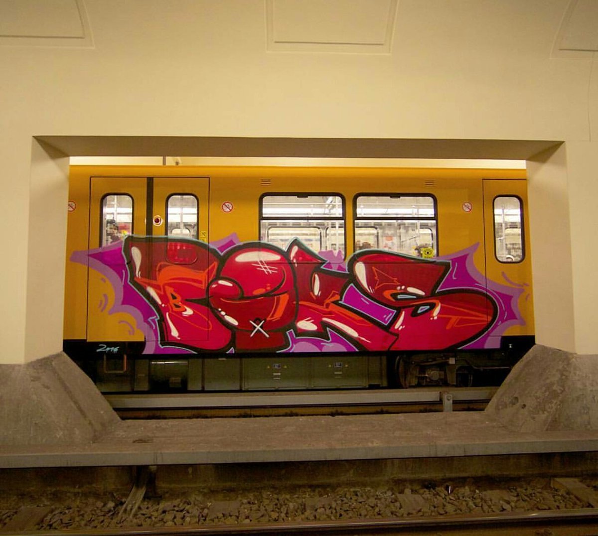Graffitiboxshop's tweet photo. Boks #berlin #ubahn #graffiti #writing #damagers #subway #writer #urbanart #graffitiart #trainspotting #streetart #graff #artwork #panel https://t.co/1q6WMkFatw