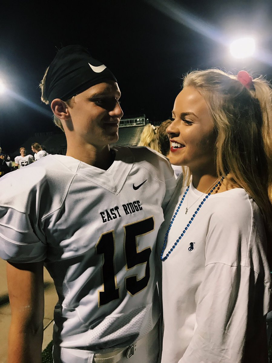 ChloeStoehr's tweet photo. Happy 18th 🎉🎈celebrate big this weekend!! Thank you for everything you do, I love you sm 💗😻😇 https://t.co/stMqsCQrcU