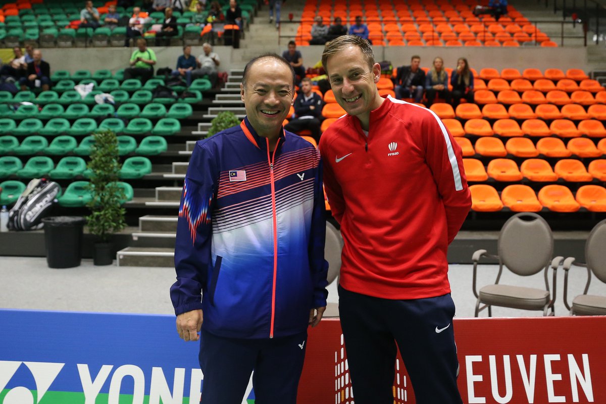 Who remembers the 2001 MS World final? These two gents certainly do. Hendrawan &amp; <a href="/petergade_off/">Peter Gade</a> remenisce during break in coaching at #YBI17