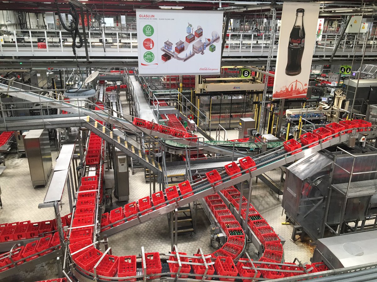 Sophie_Wilmes's tweet photo. Bezoek aan de fabrieken @CocaColaBE_nl #Antwerpen. 2.500 banen + grote bijdrager aan onze economie. Een eerlijke en interessante discussie https://t.co/j6CY6MnzYk