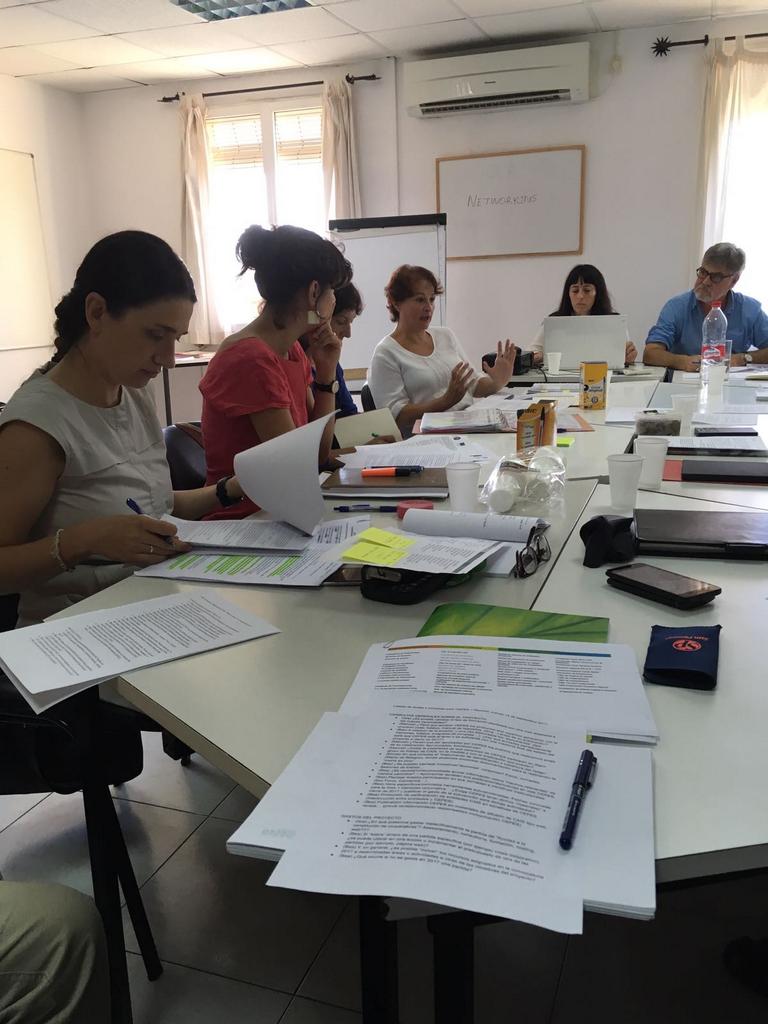 CentroAntaris's tweet photo. Vuelta al trabajo en CAIS.Sesión con las nuevas incorporaciones! #equipazo #trabajo #solidaridad #economiasocial https://t.co/CHPIgMGycu