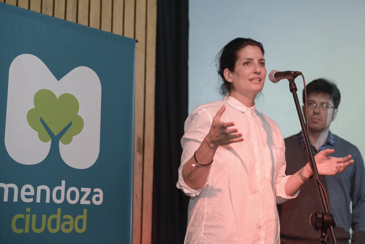 ¡Gran inicio del <a href="/baficimza/">BAFICI Mendoza</a>! 🎬🍷 Ayer se hizo el brindis inaugural en la Municipalidad de <a href="/ciudaddemendoza/">Ciudad de Mendoza</a>. Música y proyección en el festejo
