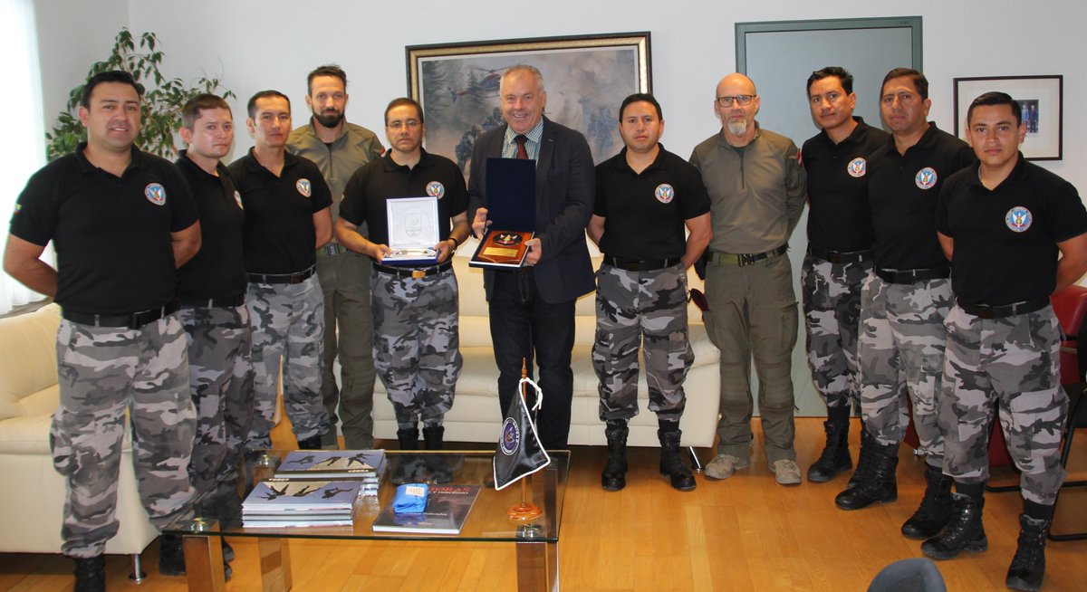 BMI_OE's tweet photo. Anti-Terror-Einheit UNASE aus Ecuador absolvierte mit dem EKO #Cobra eine Trainingswoche in Wr. Neustadt. https://t.co/l1cnROuGXM https://t.co/au7kbir9pj