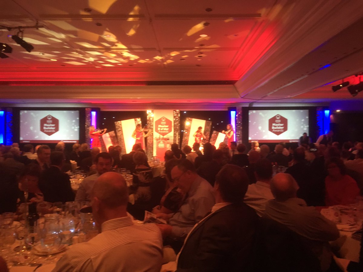 PCbuilders2's tweet image. Great entertainment to kick off the FMB 2017 Awards #MBA17