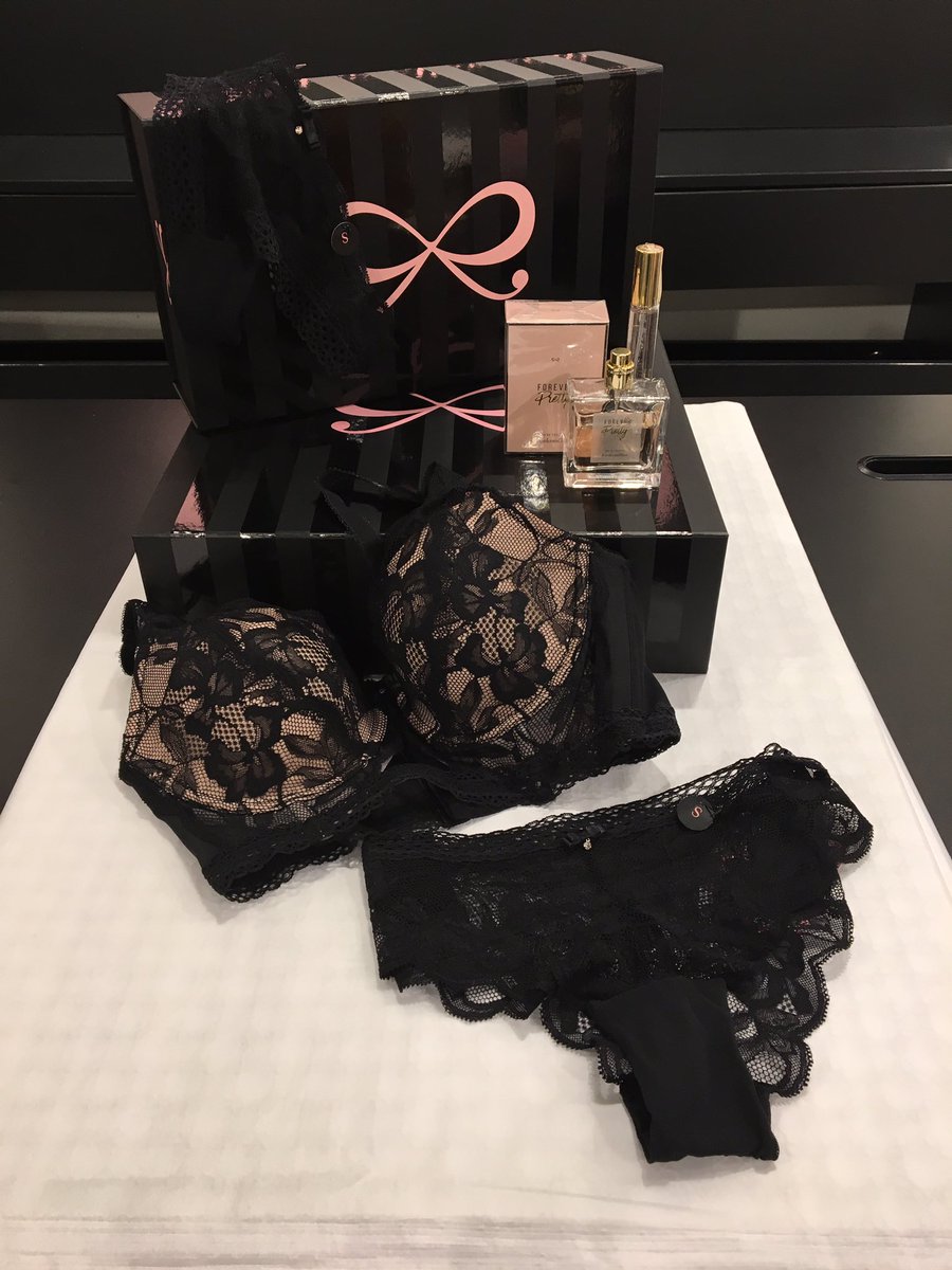 Ready for a fun and sexy weekend 🎀💃 <a href="/Hunkemoller/">Hunkemöller</a> #team2930