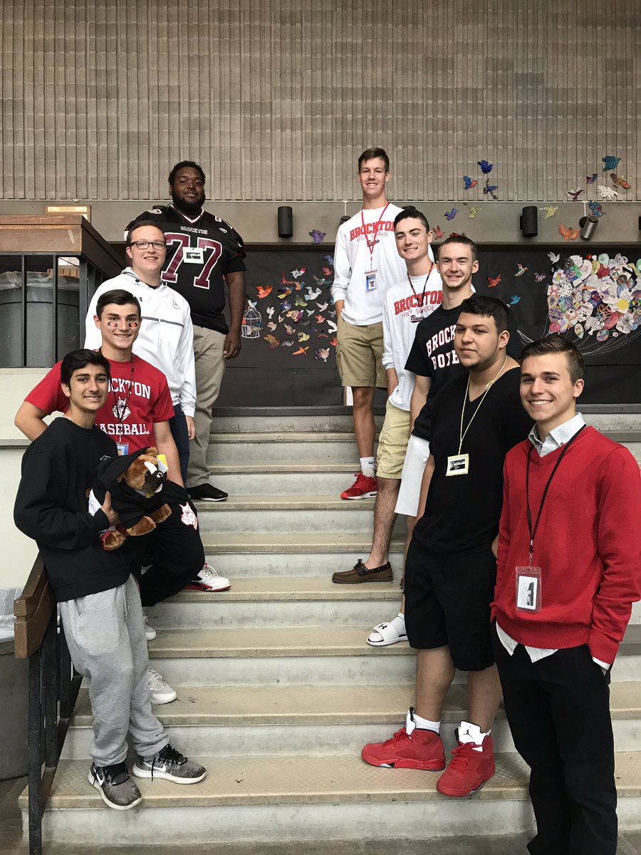 BrocktonDeca's tweet photo. Meet the new 2018 DECA crew!!🎉🐾 https://t.co/H11f2hYK30